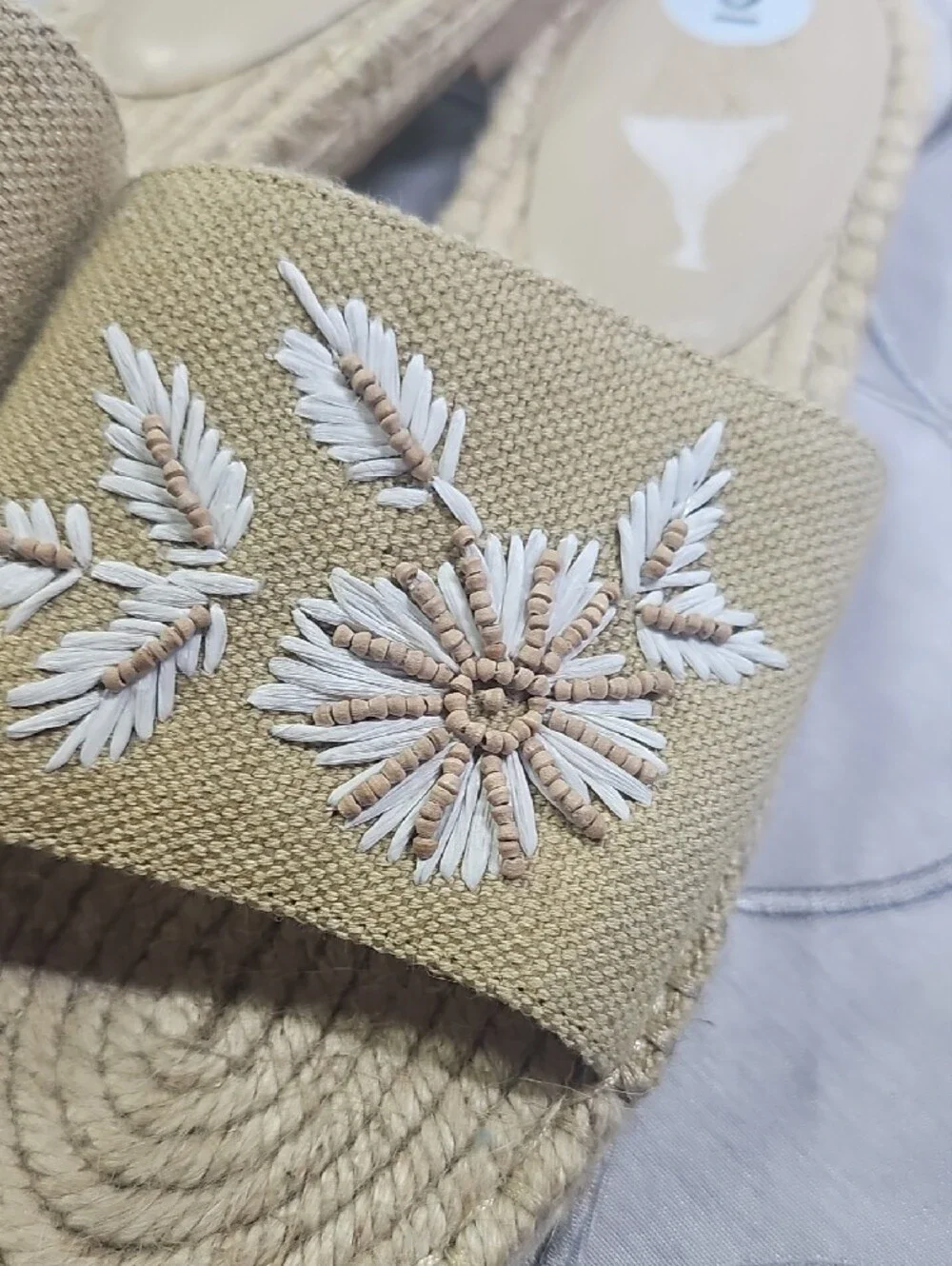 Jewel Badgley Mischka Beige Embroidered Flower Espadrille Slide Mules Kyrene G7